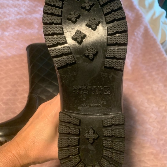 Sperry Top-Sider size 7 Waterproof rubber boot. - Picture 5 of 6